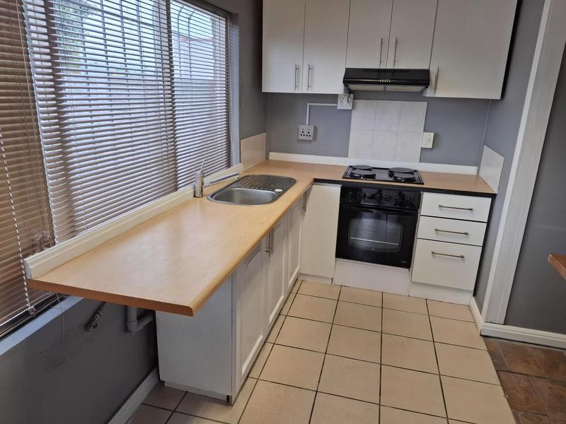 To Let 2 Bedroom Property for Rent in Bothasig Western Cape